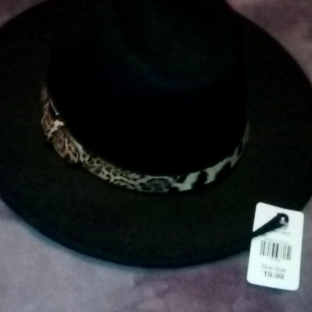 Women's fedora with Leppard band